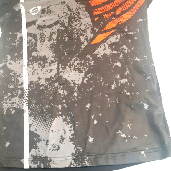 NWT Women's Set 3 Printed Athletic v-neck Tees - Picture 8 of 16